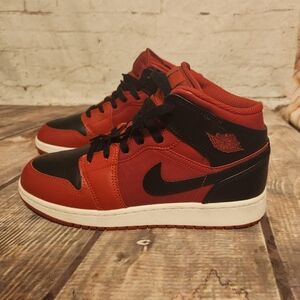 Jordan 1 mid reverse bred sz 6.5y
